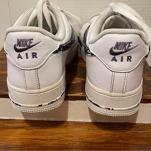 Nike Air Force 1 Men’s White With Black Stripe Size 7 main image 9